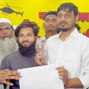 এনসিপির মনোনয়ন ফরম নিলেন নাসীরুদ্দীন পাটওয়ারী