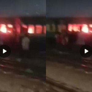 তেজগাঁও পরিত্যক্ত ট্রেনের বগিতে অগ্নিসংযোগ, আটক ২