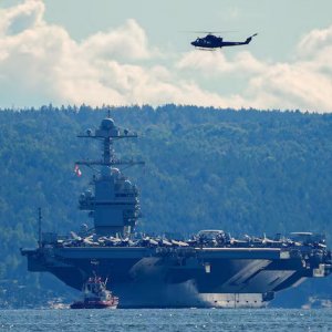 মাদকবিরোধী অভিযানে লাতিন আমেরিকায় মার্কিন বিমানবাহী রণতরী