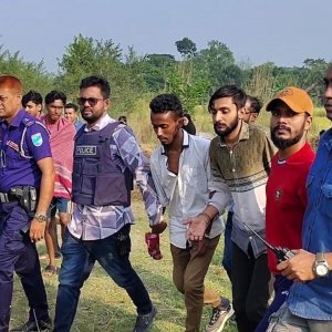 ফরিদপুরে পেট্রোলবোমা-ককটেল-গানপাউডারসহ আটক ৩