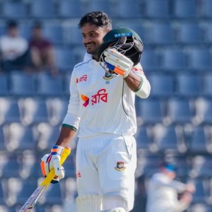তৃতীয় দিনের শুরুতেই ফিরলেন জয়-মুমিনুল