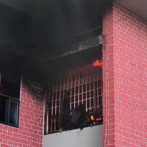 মেহেরপুরে পুলিশ সুপারের সরকারি বাসভবনে আগুন, আধা ঘণ্টায় নিয়ন্ত্রণে