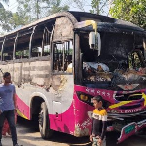 বাসে আগুনে চালক নিহতের ঘটনায় মামলা, আওয়ামী লীগ নেতা গ্রেফতার