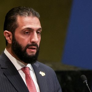 ইসরায়েলের সঙ্গে সরাসরি আলোচনায় না, মার্কিন সেনা উপস্থিতিতে সায় শারা’র