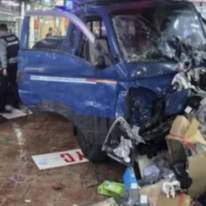 দক্ষিণ কোরিয়ায় বাজারে ঢুকে গেল ট্রাক, হতাহত ২০