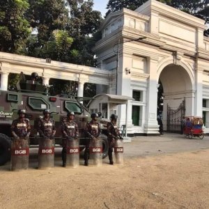 ট্রাইব‍্যুনালে বাড়তি নিরাপত্তা