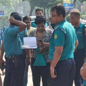 ‎মিরপুরে ককটেল নিক্ষেপের সময় ছাত্রলীগকর্মী আটক