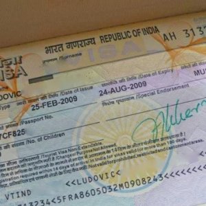 পশ্চিমবঙ্গে ভিসার মেয়াদ ফুরানো বিদেশি নাগরিকদের খোঁজে পুলিশ