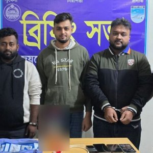 পেট্রোল বোমাসহ ছাত্রলীগ-স্বেচ্ছাসেবকলীগের ৩ নেতা আটক