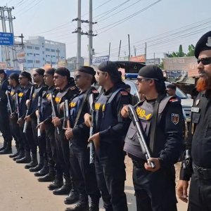 লকডাউনে সাভার-আশুলিয়ায় পরিস্থিতি স্বাভাবিক, মাঠে র‌্যাবের টহল