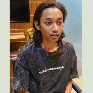 বাসে আগুন দিয়ে পালানোর সময় গ্রেফতার