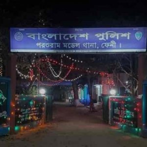 ফেনীতে পুলিশের ওপর হামলা, আহত ৩