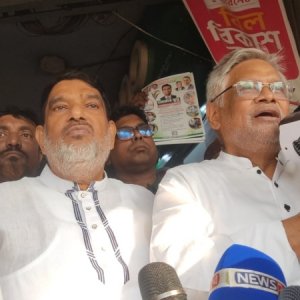 গণভোট ও সংসদ নির্বাচনে বিপুল ভোটে বিএনপি জয়ী হবে: আমান উল্লাহ আমান