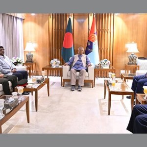 প্রধান উপদেষ্টার সঙ্গে তিন বাহিনীর প্রধানদের সাক্ষাৎ