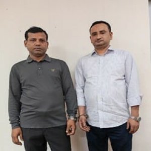 জমি বিক্রির নামে কোটি টাকা আত্মসাৎ: প্রতারকচ‌ক্রের ২ সদস‌্য গ্রেফতার