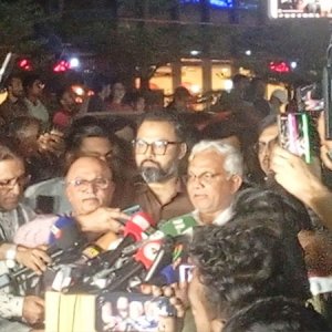 খালেদা জিয়ার অবস্থা অপরিবর্তিত, মেডিক্যাল বোর্ড পরামর্শ দিলে বিদেশ নেওয়া হবে: ডা. জাহিদ