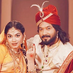 রাজকীয় আবহে পলাশ-পারসার ফেরা!