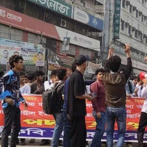 সায়েন্সল্যাব  মোড় ছাড়লেন ঢাকা কলেজের শিক্ষার্থীরা, যান চলাচল স্বাভাবিক