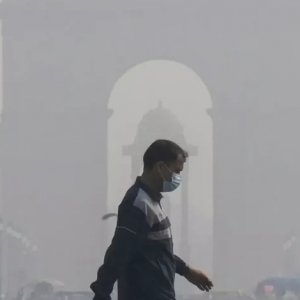 মুম্বাইয়ে বায়ুদূষণ ‘বিপজ্জনক’ সীমায়, কঠোর বিধিনিষেধ জারি