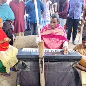 ৬ দিন পর আবার গান করলো সেই দৃষ্টিপ্রতিবন্ধী পরিবারটি
