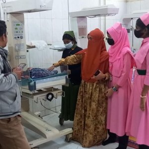 হাসপাতালের শৌচাগারে জীবিত নবজাতক, মা-বাবাকে খুঁজছে পুলিশ হাসপাতালের শৌচাগারে জীবিত নবজাতক, মা-বাবাকে খুঁজছে পুলিশ