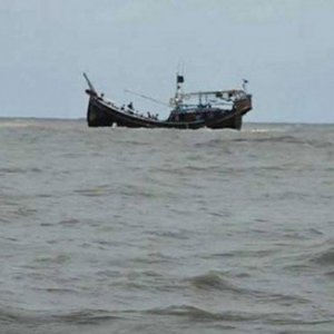 সাগরে মাছ ধরতে গিয়ে নিখোঁজ ১৩ বাংলাদেশি জেলে ভারতে বন্দি