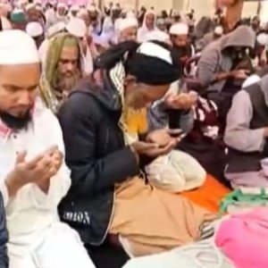 আড়াই লক্ষাধিক মুসল্লির মোনাজাতে শেষ হলো টঙ্গীর জোড় ইজতেমা