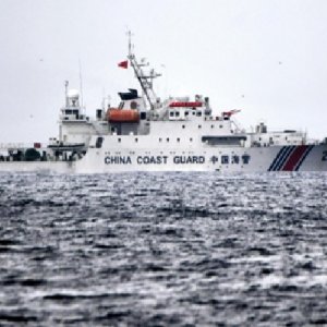বিতর্কিত দ্বীপের কাছে চীনা ও জাপানি টহল নৌযানের মুখোমুখি অবস্থান