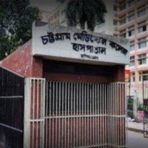 সন্তানকে বুকে নিয়ে পুকুরে ঝাঁপ দেওয়া অগ্নিদগ্ধ সেই মা মারা গেছেন