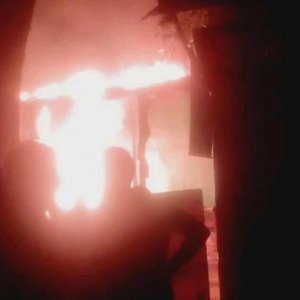 জাহাঙ্গীরনগর বিশ্ববিদ্যালয়ের বটতলার হোটেলে আগুন