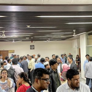 ১০ দাবিতে সিইসি’র দফতরের সামনে সহকারী উপজেলা কর্মকর্তারা