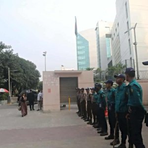 খালেদা জিয়াকে দেখতে হাসপাতালে গেলেন তিন বাহিনীর প্রধান