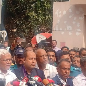 ‘খালেদা জিয়া চিকিৎসা নিতে পারছেন, গুজবে কান না দেওয়ার আহ্বান’