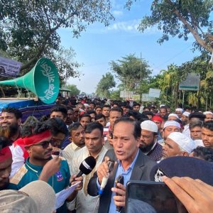 টেকনাফে অপহরণ বন্ধের দাবিতে বিক্ষোভ, সড়ক অবরোধ