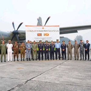 শ্রীলঙ্কায় ঘূর্ণিঝড় ও বন্যায় ক্ষতিগ্রস্তদের জন্য ত্রাণ পাঠালো বাংলাদেশ