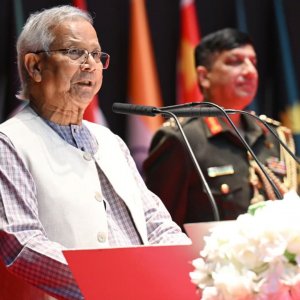 নির্বাচনে সশস্ত্র বাহিনীকে ঐতিহাসিক ভূমিকা পালন করতে হবে: প্রধান উপদেষ্টা