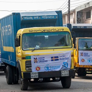 রোহিঙ্গাদের জন্য কক্সবাজারে পৌঁছালো ইউক্রেনের ভোজ্যতেল