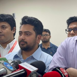 রাজনৈতিক পরিস্থিতি বিবেচনায় রেখেই যেন তফসিল ঘোষণা দেওয়া হয়: নাহিদ