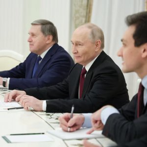 রুশ-মার্কিন আলোচনা: যুক্তরাষ্ট্রের কয়েকটি প্রস্তাব মেনে নিয়েছেন পুতিন