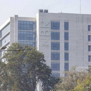 সৎ কর্মকর্তাদের নিরাপত্তা নিশ্চিতের অঙ্গীকার এনবিআরের, চট্টগ্রামে দুষ্কৃতকারীদের হামলায় মামলা