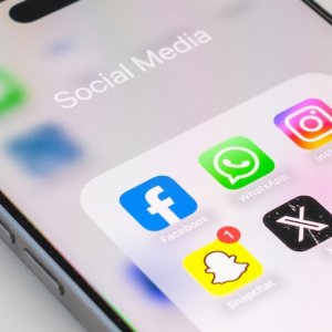 অস্ট্রেলীয় শিশুদের মেটা অ্যাকাউন্ট বাতিল শুরু