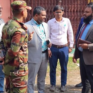 মজুত করে বেশি দামে সার বিক্রি, সেনাবাহিনীর অভিযানে পালালেন ডিলার সমিতির সভাপতি