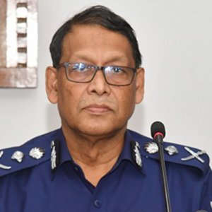 আইজিপি বাহারুল আলমকে সরিয়ে দিতে লিগ্যাল নোটিশ