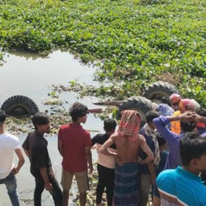 ট্রলি উল্টে নদীতে পড়ে গোসলে নামা এক পরিবারের ৩ নারী নিহত