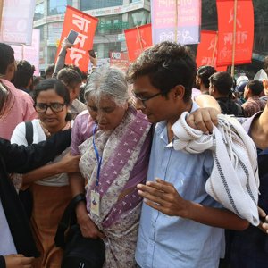 যমুনা অভিমুখে বাম মোর্চার মিছিলে পুলিশের লাঠিচার্জ