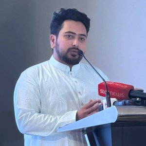 সব রাজনৈতিক দল প্রস্তুত হওয়ার পরই নির্বাচনের তফশিল হোক: নাহিদ