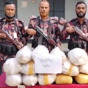 বেনাপোলে সীমান্তে অভিযান চালিয়ে মাদক উদ্ধার