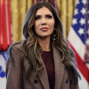 যুক্তরাষ্ট্রে ভ্রমণ নিষেধাজ্ঞার ঝুঁকিতে ৩০টি দেশ