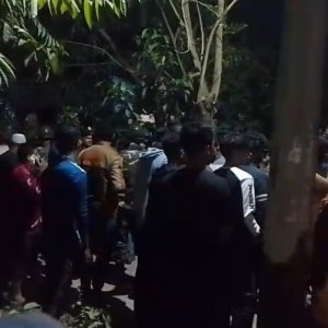 মুন্সীগঞ্জে কোরআন ‘অবমাননার’ অভিযোগে যুবকের বাড়ি ভাঙচুর, অভিযুক্ত আটক