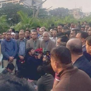 যথা সময়ে দেশে ফিরবেন তারেক রহমান, কিছুই বাধা হবে না: রিজভী